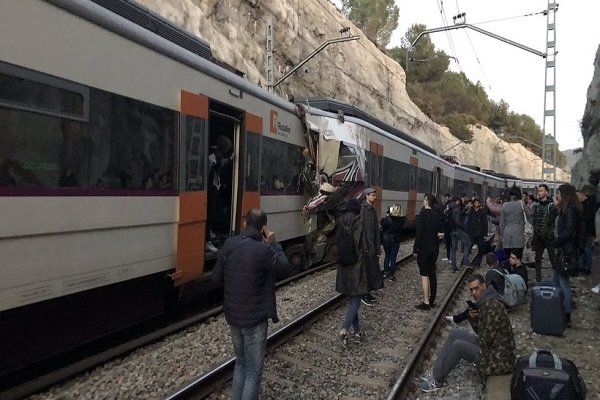 بارسلونا میں 2 ٹرینوں میں تصادم، خاتون ہلاک، 100 سے زائد افراد زخمی