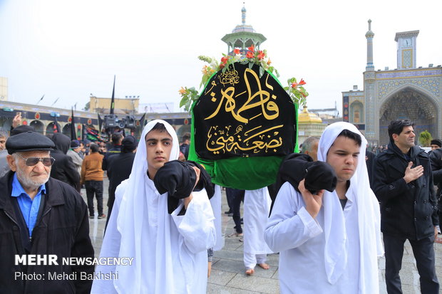 Pilgrims in Qom mark martyrdom anniv. of Hazrat Fatimah