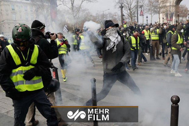حمله وحشیانه پلیس فرانسه به مردم