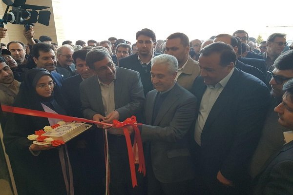 وزیر علوم ساختمان دانشگاه دولتی نهاوند را افتتاح کرد