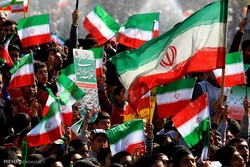 مردم یزد در جشن پیروزی انقلاب و راهپیمایی خودرو شرکت کنند