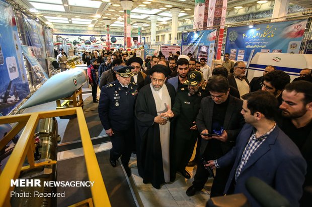 Intelligence min visits 'Eghtedar 40' expo