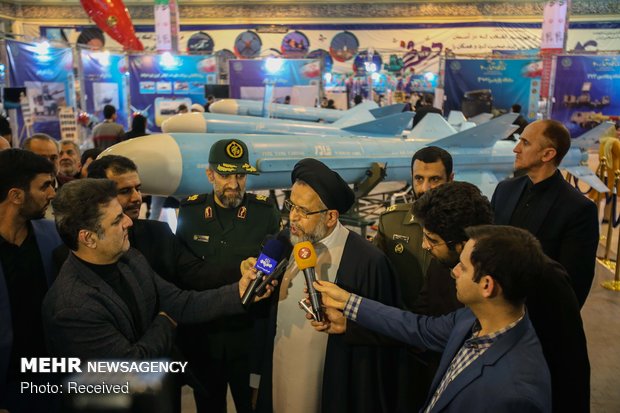 Intelligence min visits 'Eghtedar 40' expo