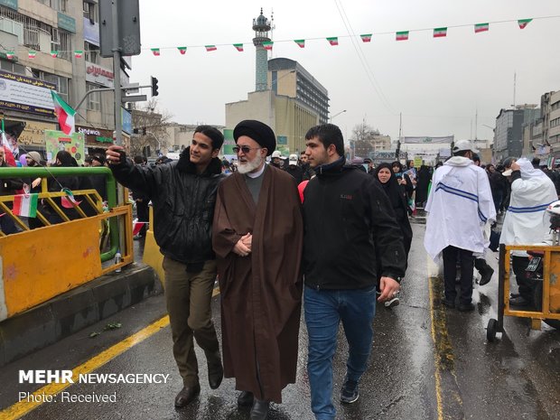 Senior officials join public rallies on Islamic Revolution anniv.