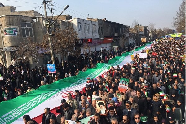 نمایش عزت و اقتدارانقلاب در آذربایجان غربی/حضور وحدت آفرین ادیان 