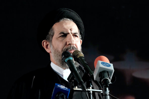 خطيب طهران: أمريكا هي يزيد هذا العصر