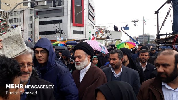 Senior officials join public rallies on Islamic Revolution anniv.