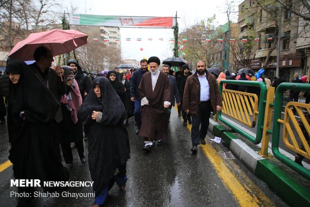 Senior officials join public rallies on Islamic Revolution anniv.