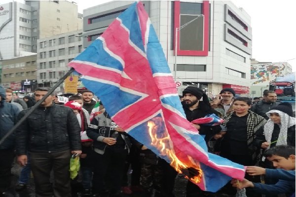 پرچم آمریکا، انگلیس و رژیم صهیونیستی در خشم ملت ایران سوخت