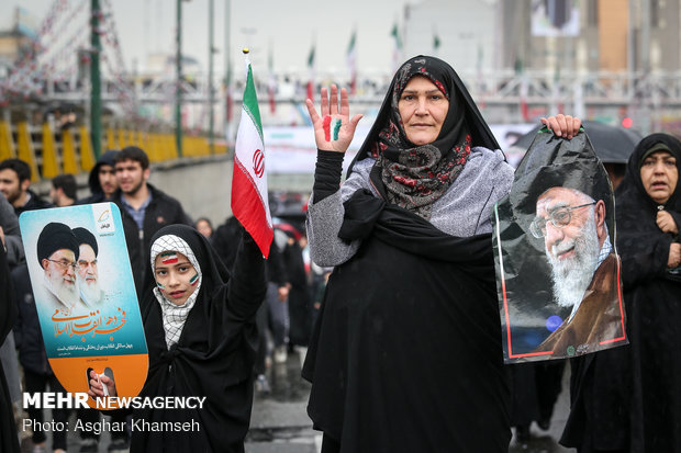 Massive Revolution anniv. rallies in Tehran