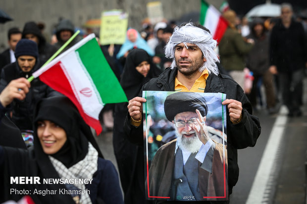 شوارع طهران تنبض بالثورة الإسلامية في ربيعها الأربعين 