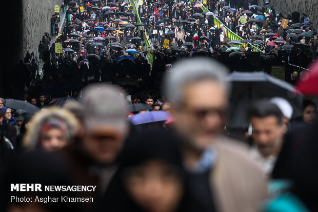 Massive Revolution anniv. rallies in Tehran