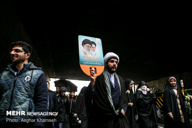 Massive Revolution anniv. rallies in Tehran