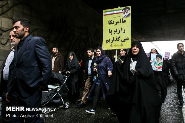 Massive Revolution anniv. rallies in Tehran