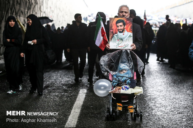 Massive Revolution anniv. rallies in Tehran