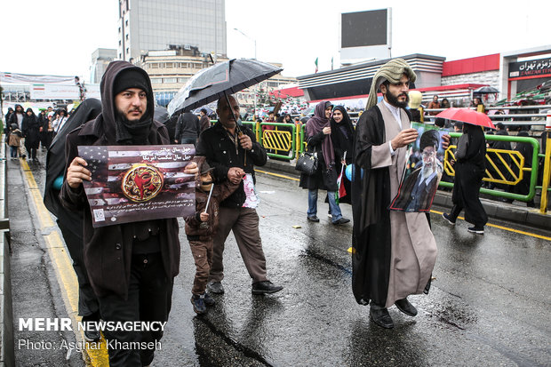 Massive Revolution anniv. rallies in Tehran