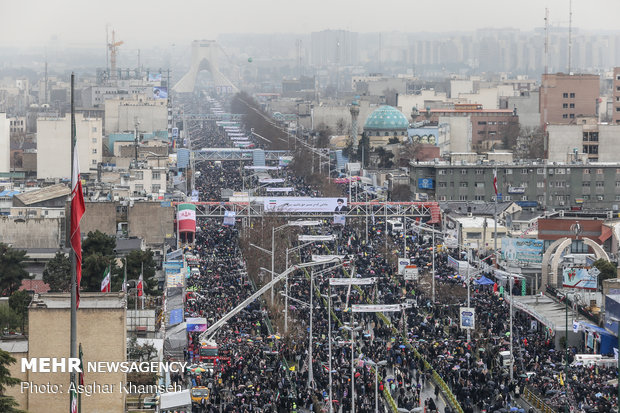 Massive Revolution anniv. rallies in Tehran