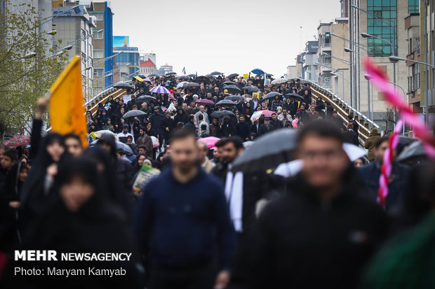 Tahran’daki 11 Şubat yürüyüş töreninden görüntüler