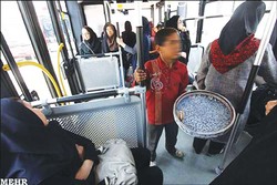 متکدیان به اتوبوس های شیراز رسیدند/ شهرداری پاسخگو نیست