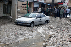 سیلاب و جاری شدن شن و ماسه در خیابان‌های میناب‎
