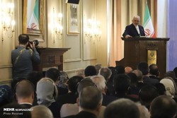 We seek war with no country, but defend ourselves solidly: Zarif