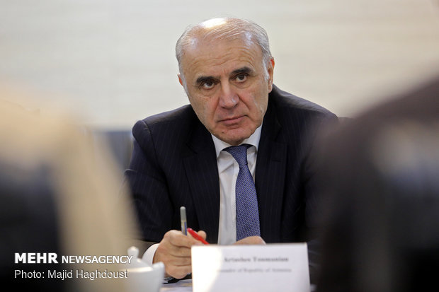 ايران وأرمينيا يبحثان سبل تعزيز العلاقات الاقتصادية