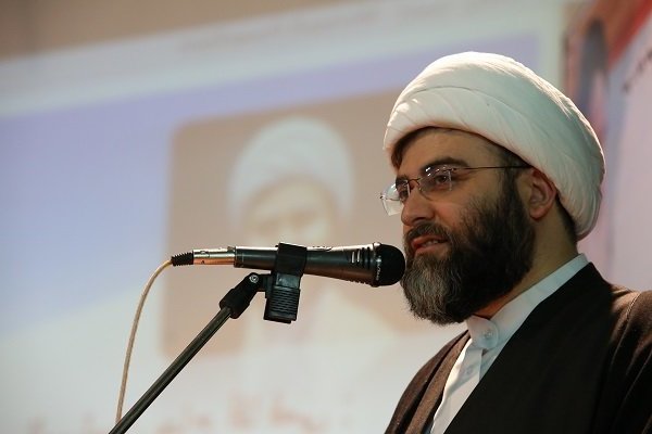 قرآن تجلی حضرت حق است/ لزوم تغییر دیدگاه جامعه نسبت به قرآن