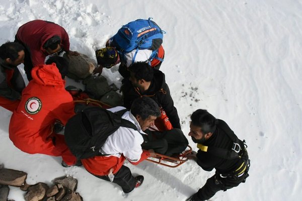 کوهنورد پرت شده در دره ۱۵۰ متری تفتان خاش نجات یافت