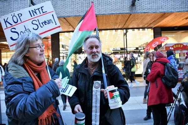 فعالان سوئدی خواستار تحریم کالاهای صهیونیستی شدند