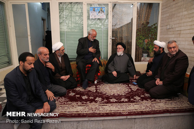 Leader’s rep. visits families of martyrs of Zahedan terrorist attack