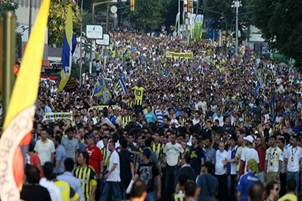 Fenerbahçe taraftarından TFF'yi protesto yürüyüşü