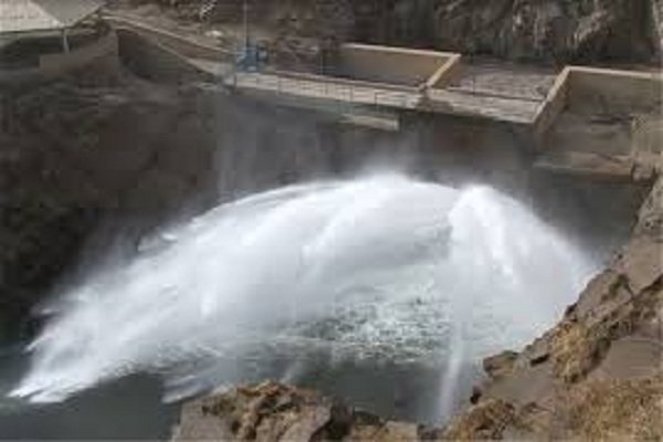 رهاسازی آب سد سلمان فارسی در اراضی کشاورزی در خنج