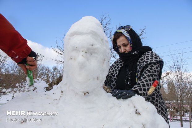 ساخت مجسمه های برفی توسط هنرمندان مجمسه ساز تبریزی