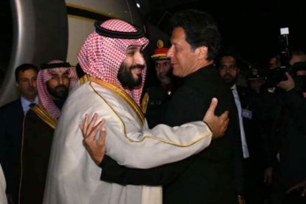 پاکستانی وزير اعظم کی سعودی ولیعہد سے ملاقات