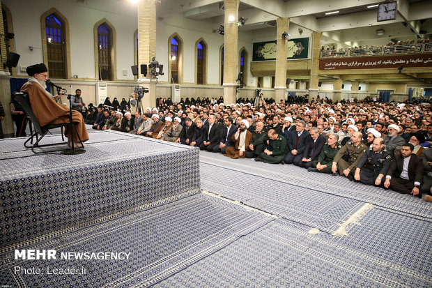 Leader receives thousands of people from East Azarbaijan prov.