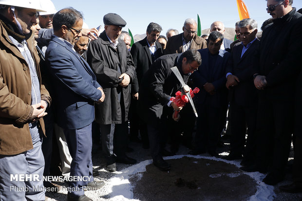 Industry minister visits Kerman province