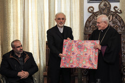 دیدار رئیس سازمان انرژی اتمی با اسقف اعظم ارامنه تهران