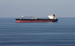 Japan extends state-backed inurance for Iran oil imports