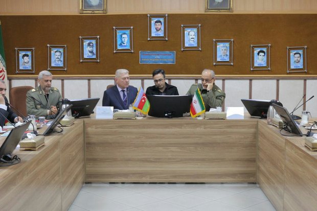 Azeri delegation pays visit to Iran Army staff college ‘Dafoos’