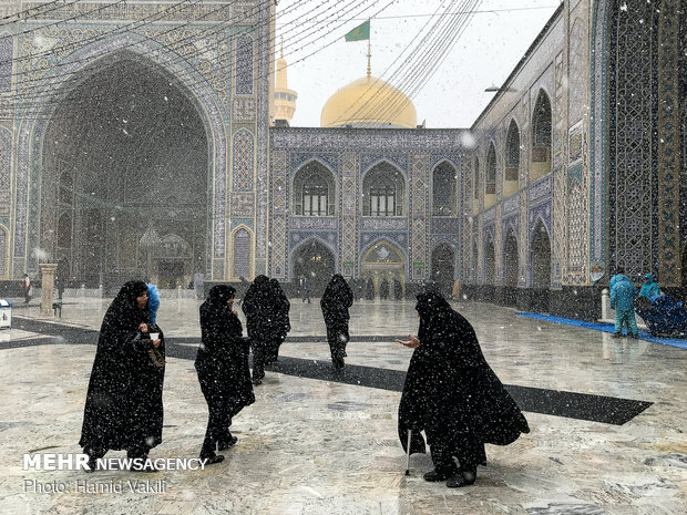 Snowfall blankets Imam Reza (AS) holy shrine