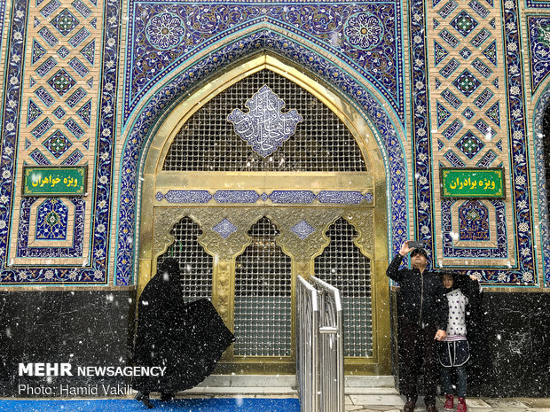 Snowfall blankets Imam Reza (AS) holy shrine