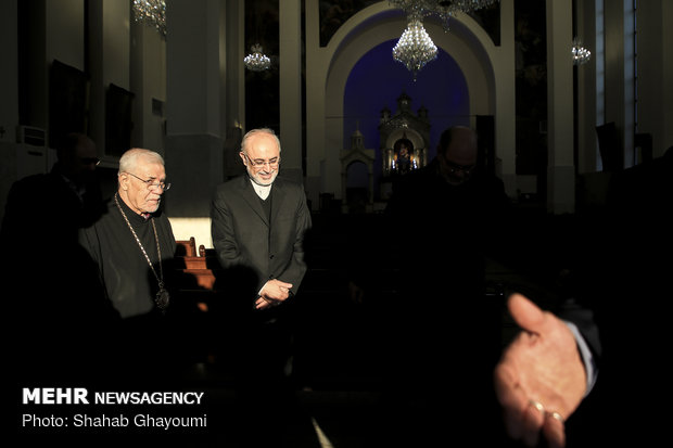 رئيس منظمة الطاقة الذرية يلتقي مطران الأرمن الأرثوذكس في طهران