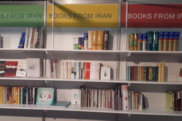 افتتاح نمایشگاه کتاب عمان/ نمایش ۴۰۰ عنوان کتاب از ایران