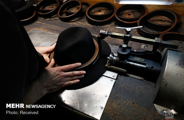 کارخانه ساخت کلاه در ایتالیا