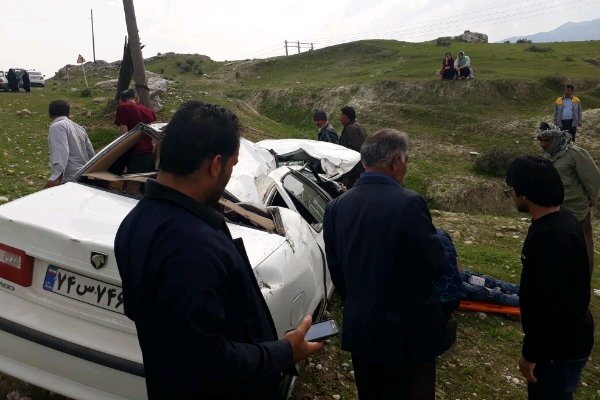 بی‌احتیاطی خودروی سمند حادثه آفرید/ راننده پژو دچار شوک شد

