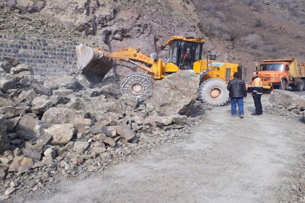 راه ارتباط زمینی ۱۵ روستای چهارمحال و بختیاری مسدود است