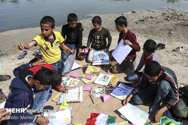 Distribution of books among villagers in Khuzestan