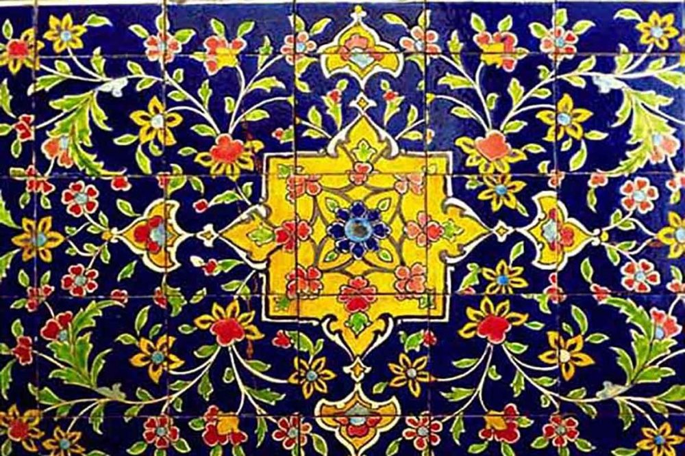 کاشی هفت‌رنگ؛ هنر نگارگری بر خاک در قلب اصفهان
