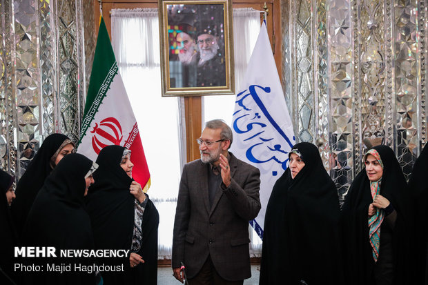 ایرانی پارلیمنٹ کی رکن خواتین کی اسپیکر سے ملاقات
