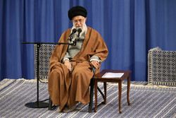 قائد الثورة: منشدو ومداحو  أهل البيت (ع) سيكون لهم تأثير كبير في حركة الشعب الإيراني